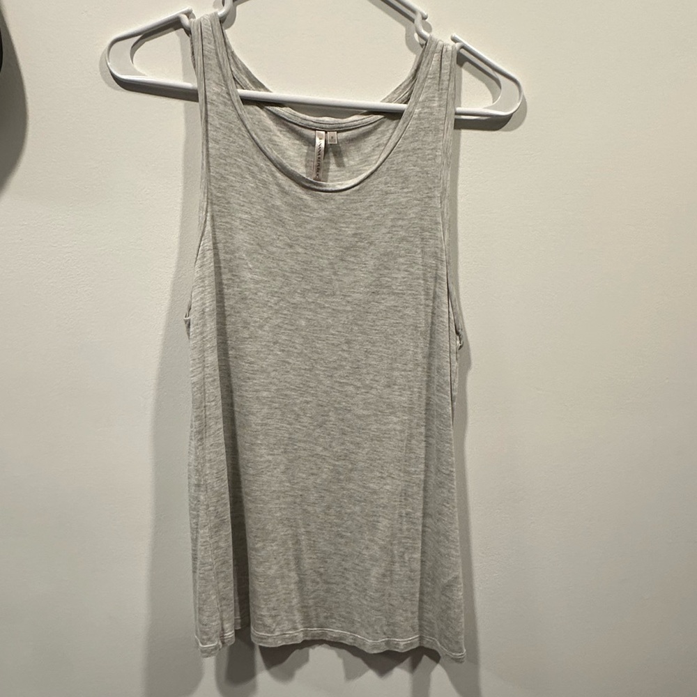 Light grey tank